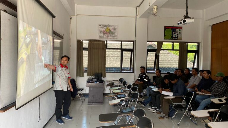 Kolaborasi Praktisi Mengajar: Praktisi dari PT. INKA Multi Solusi Mengajar Metalurgi Fisik dalam Kelas Unggulan CoE WI (Welding Inspection) di Jurusan Teknik Mesin UMM